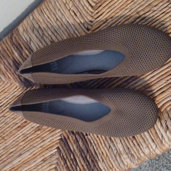 Flats - Picture 1 of 5